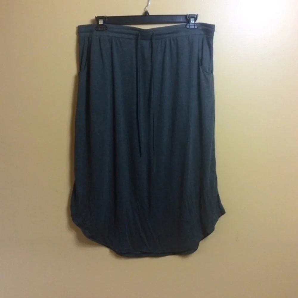 🎈3/$20!  NWOT Shein grey stretch skirt. 4X